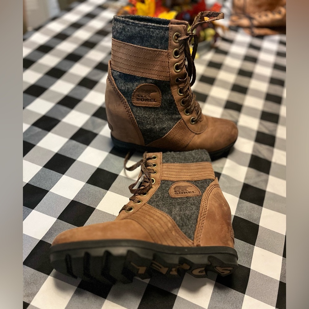 Sorell Lexie wedge boots size 7
